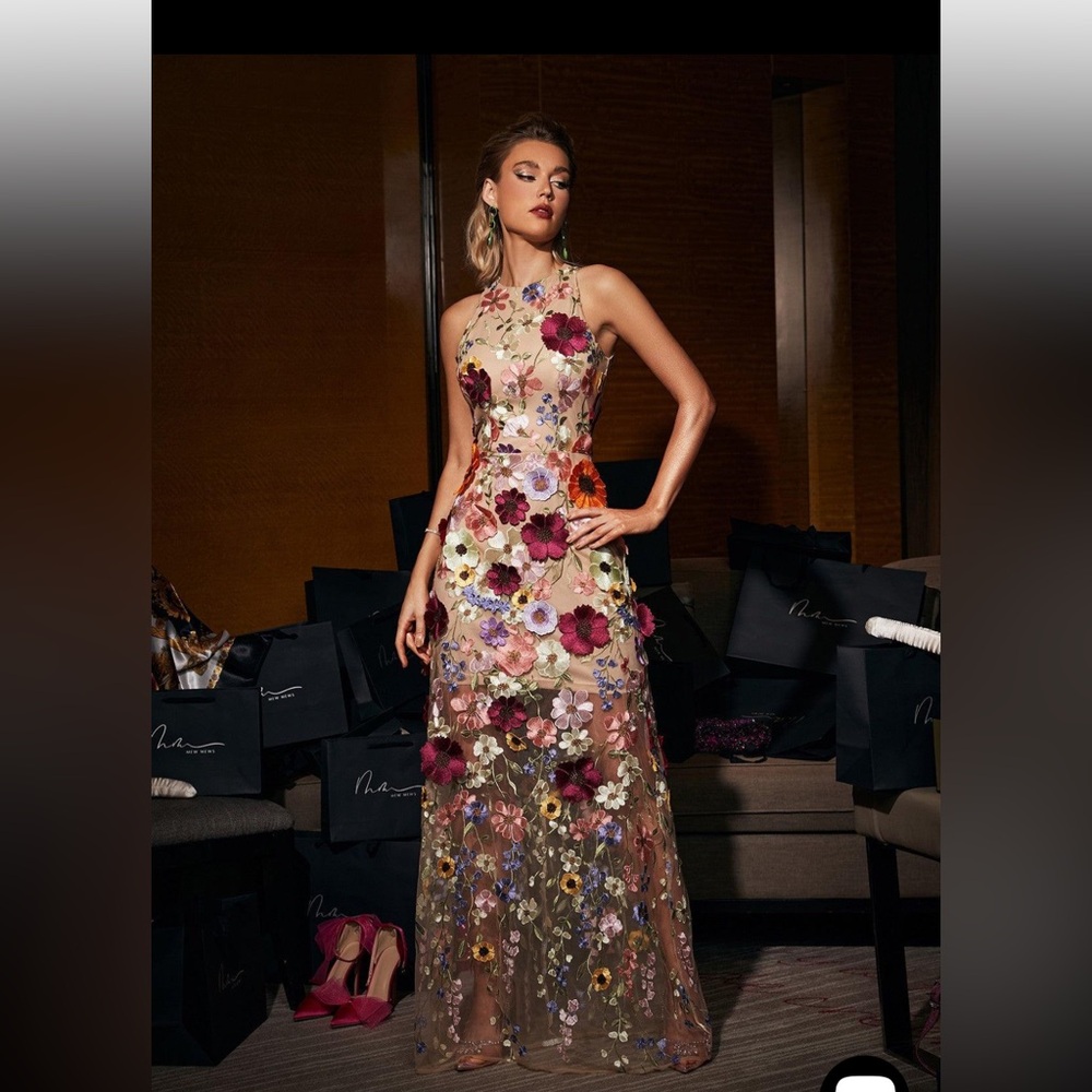 Saige Sleeveless Mesh Flower Maxi Dress in Blush SIZE M.